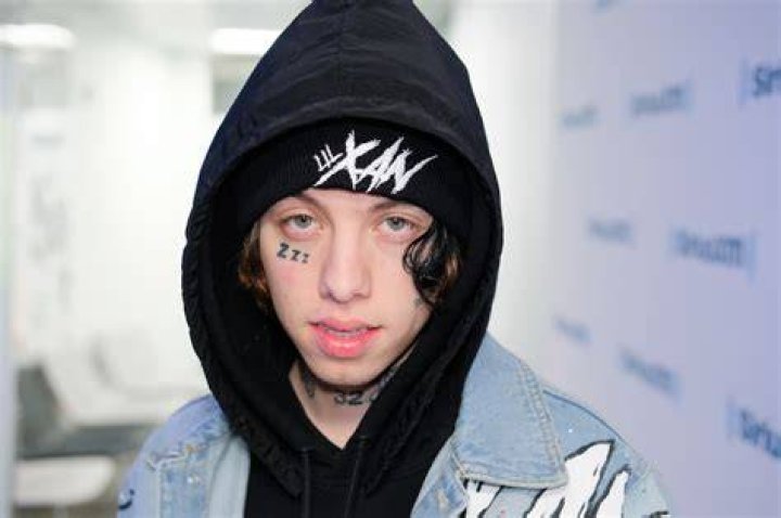 Lil Xan's pet No Pets (Lil Xan)